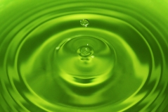 Afbeelding van Pixabay (https://pixabay.com/nl/water-drop-groene-waterdruppel-921266/ ), CC0 (https://creativecommons.org/publicdomain/zero/1.0/deed.nl) Groene waterdruppel